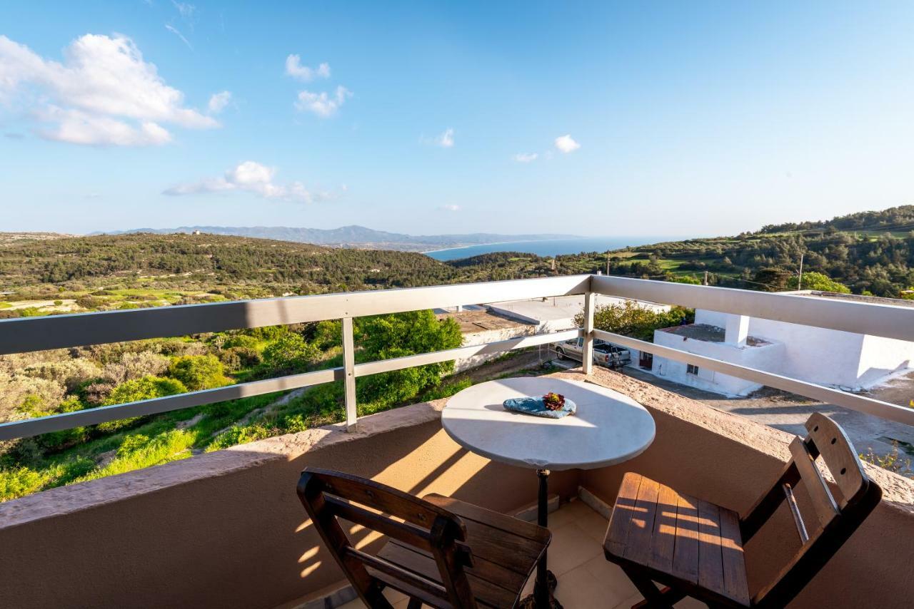 Thomas Hotel Monolithos  Buitenkant foto